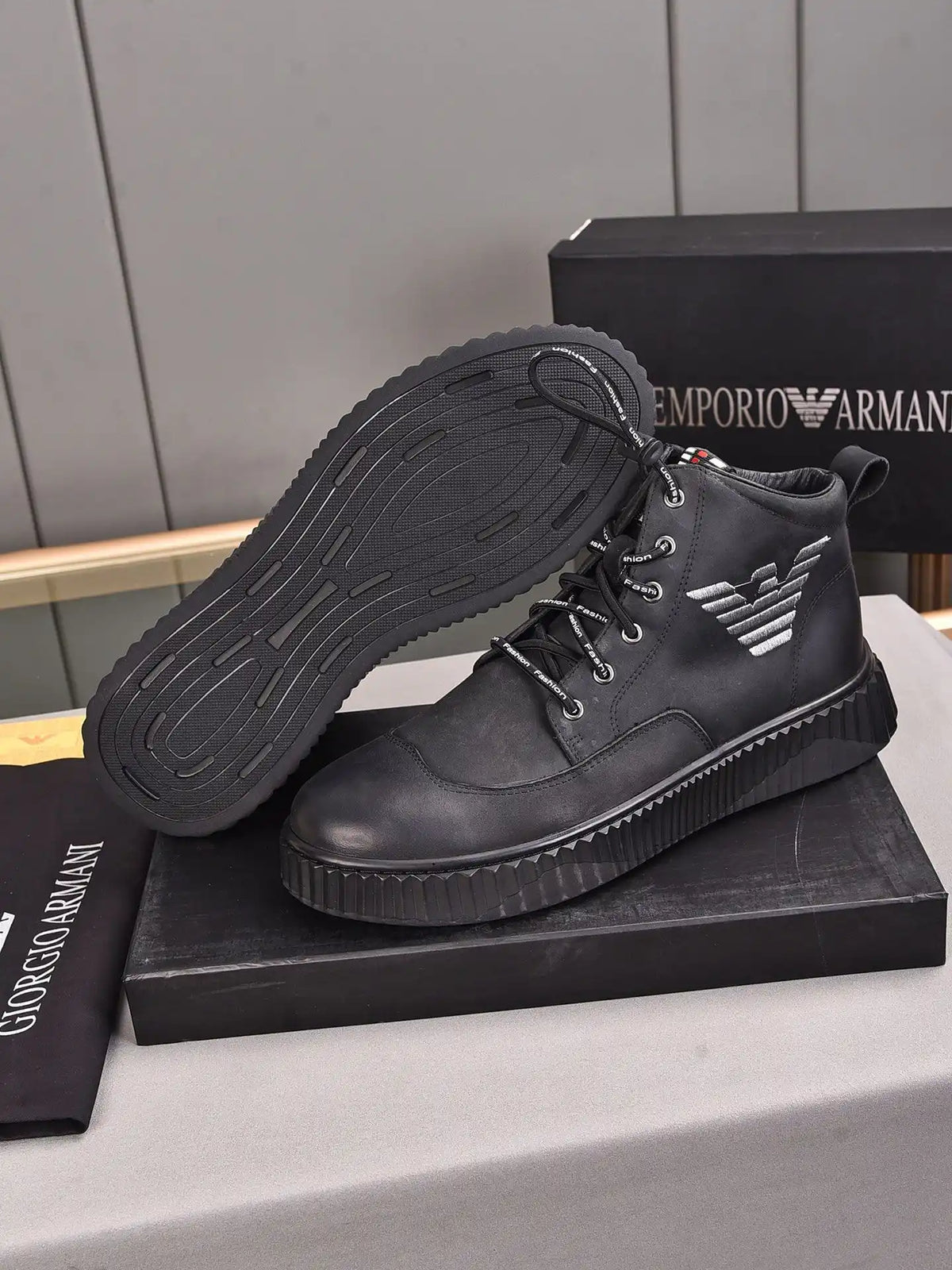 Armani has leather and fur men's shoes with code 27B7 Size38444 custom-made