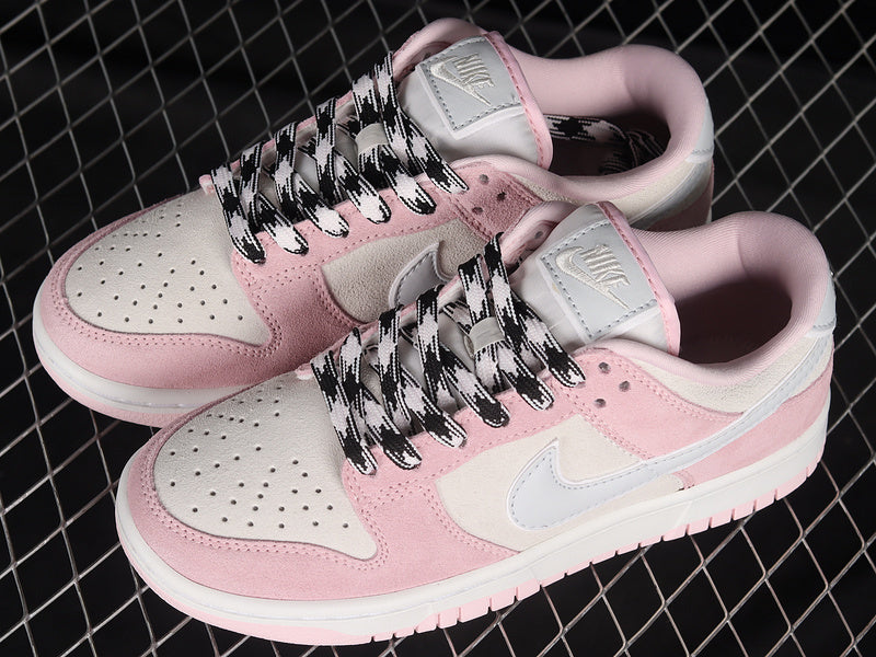 【330】[DV3054-600]-[SB DUNK LOW PINK FOAM/PURE PLATINUM/PHANTOM]-[WOMAN:36-40]