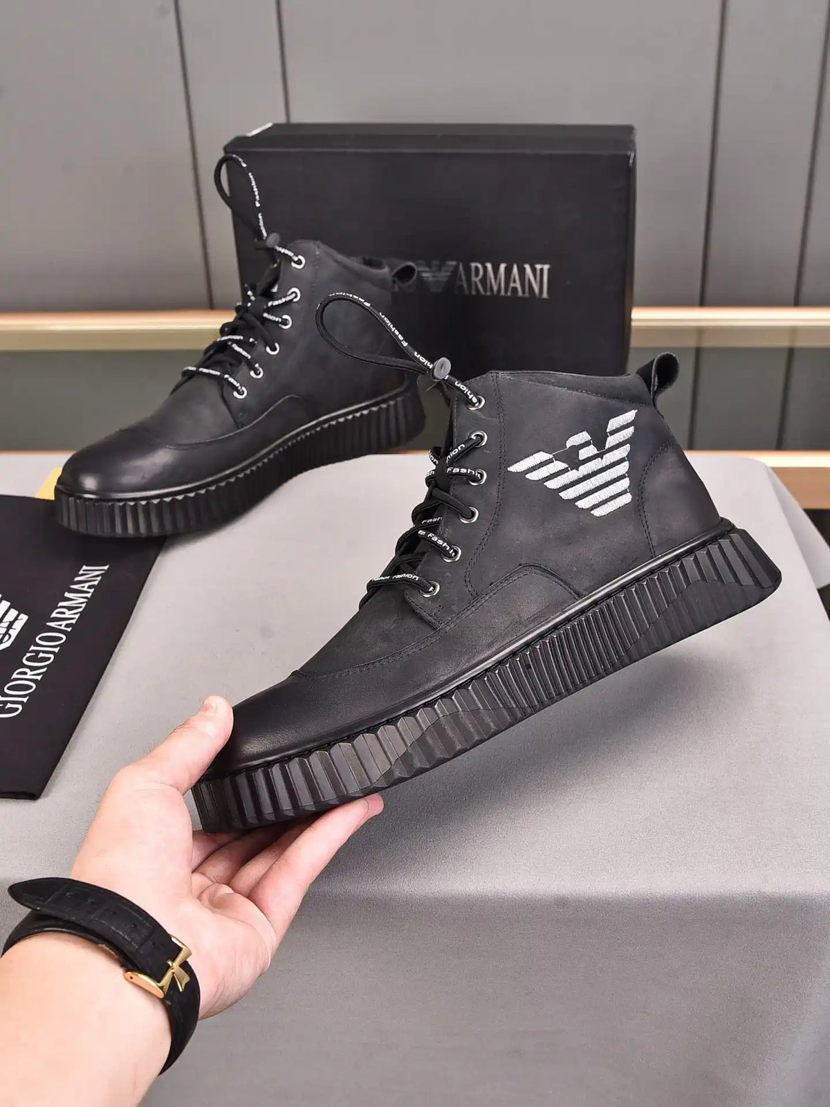 Armani has leather and fur men's shoes with code 27B7 Size38444 custom-made