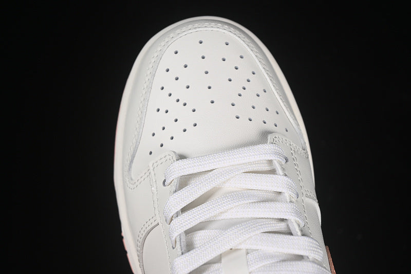 SB DUNK LOW WHITE/PINK