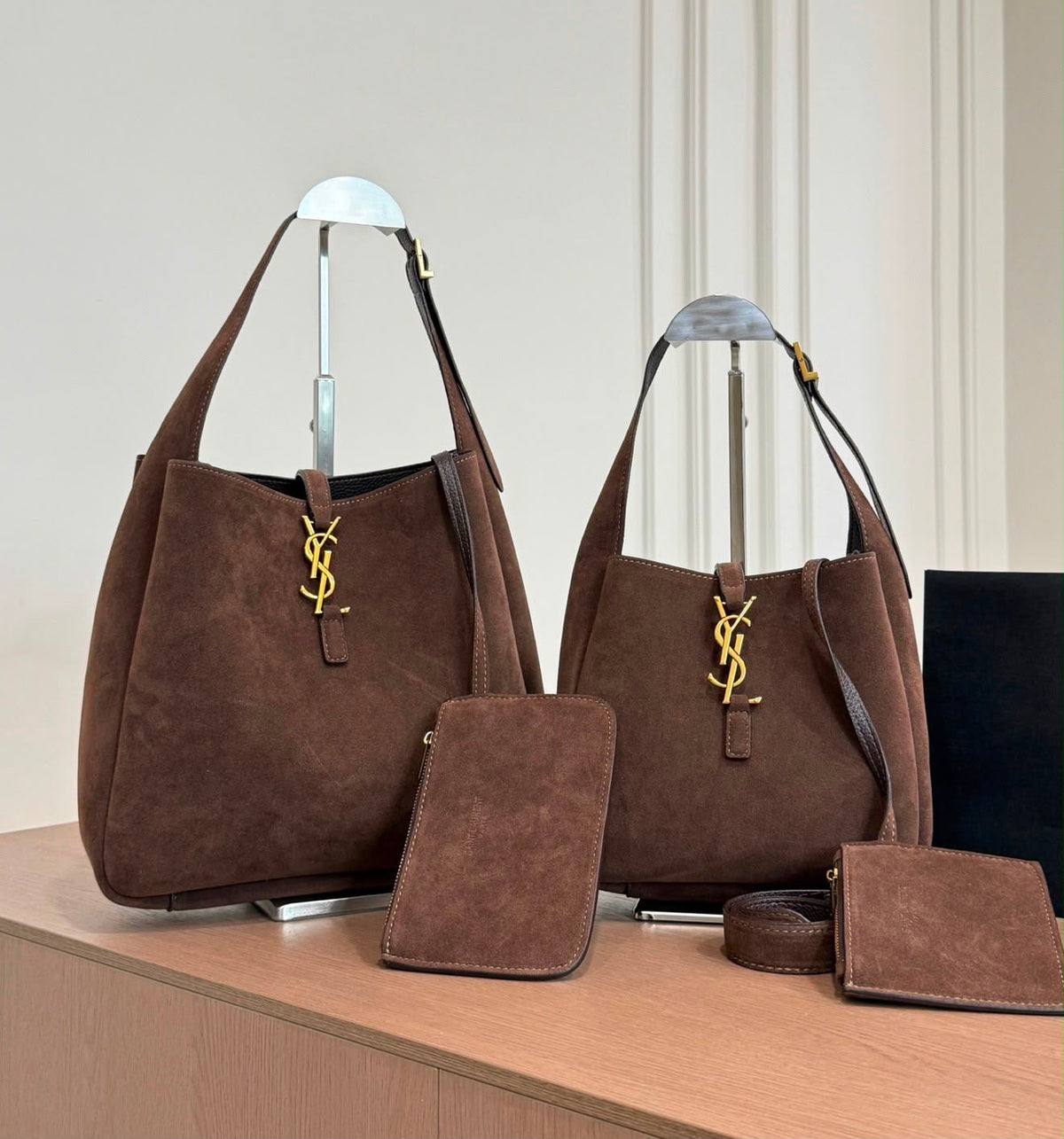 The Saint Laurent Le 5 à 7 Supple Large shoulder bag suede features the iconic gold-tone Cassandre hook closure and a relaxed, slouchy silhouette
