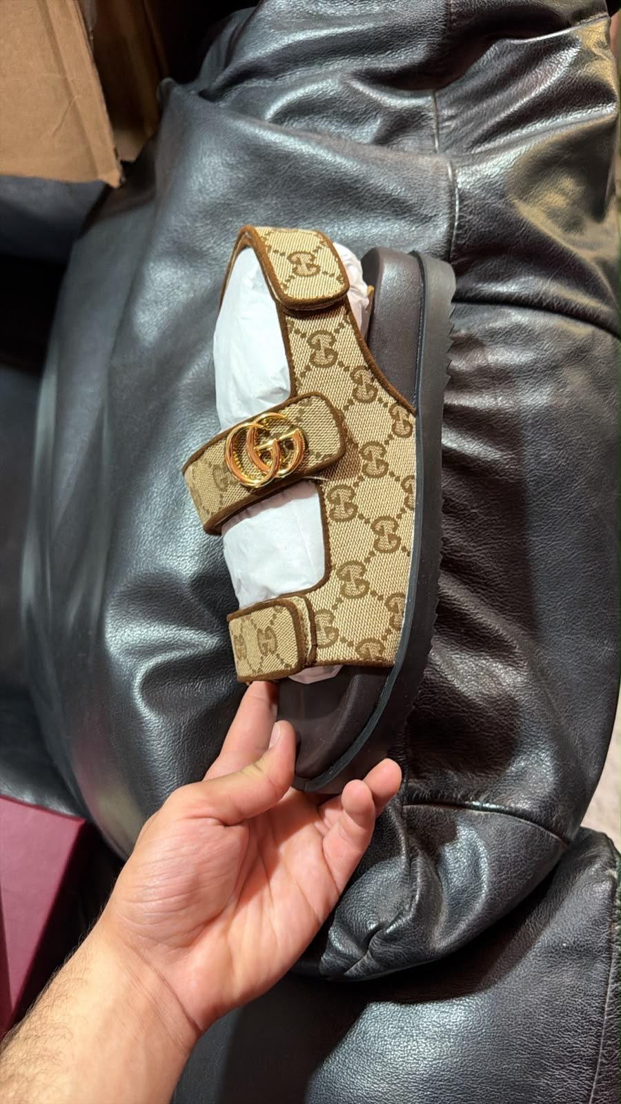 gucci sandal Stock