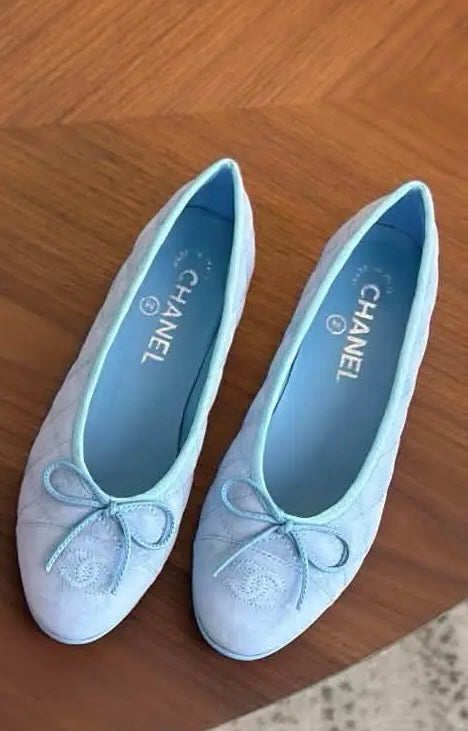 Ballerina flats, featuring a soft quilted texture and a delicate front bow with the signature CC logo