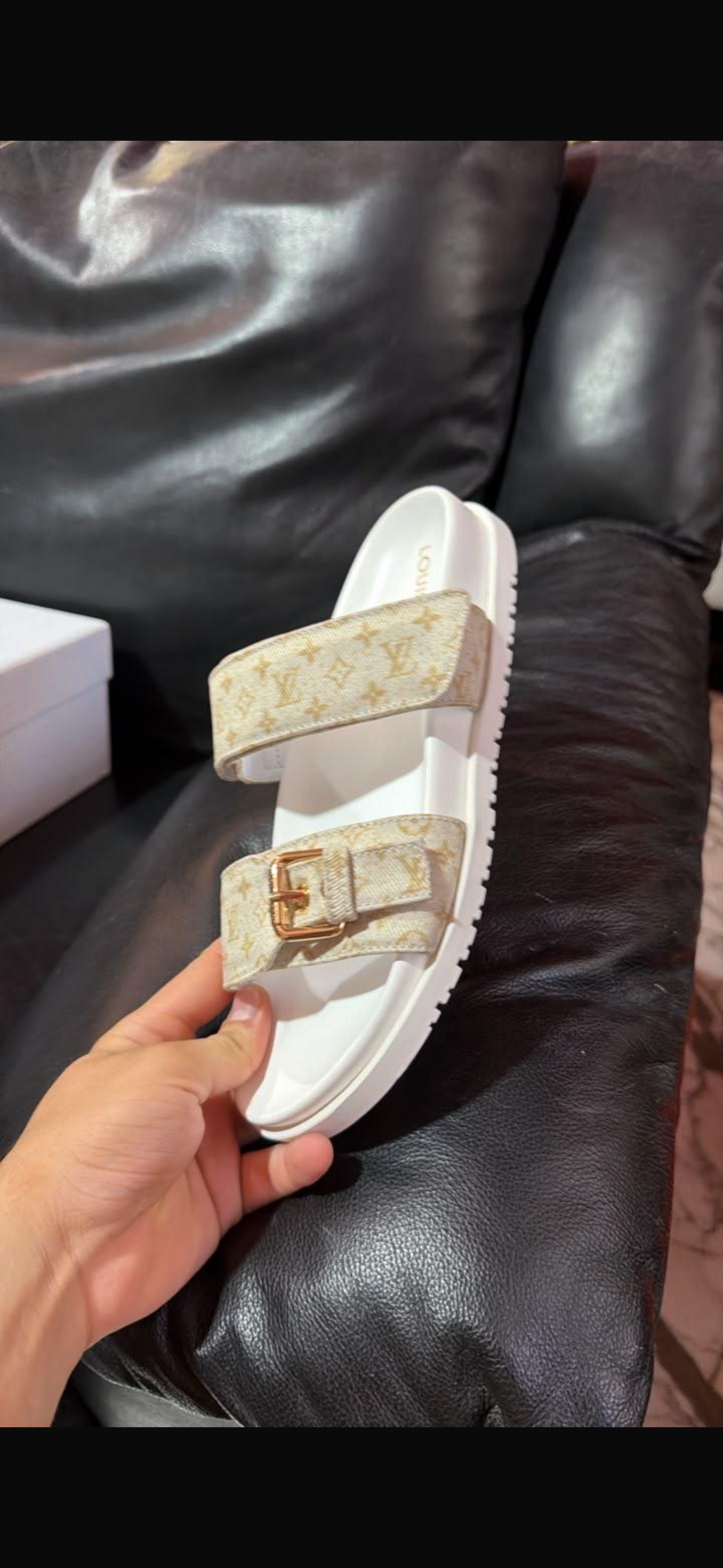 Louis vuitton slipper stock
