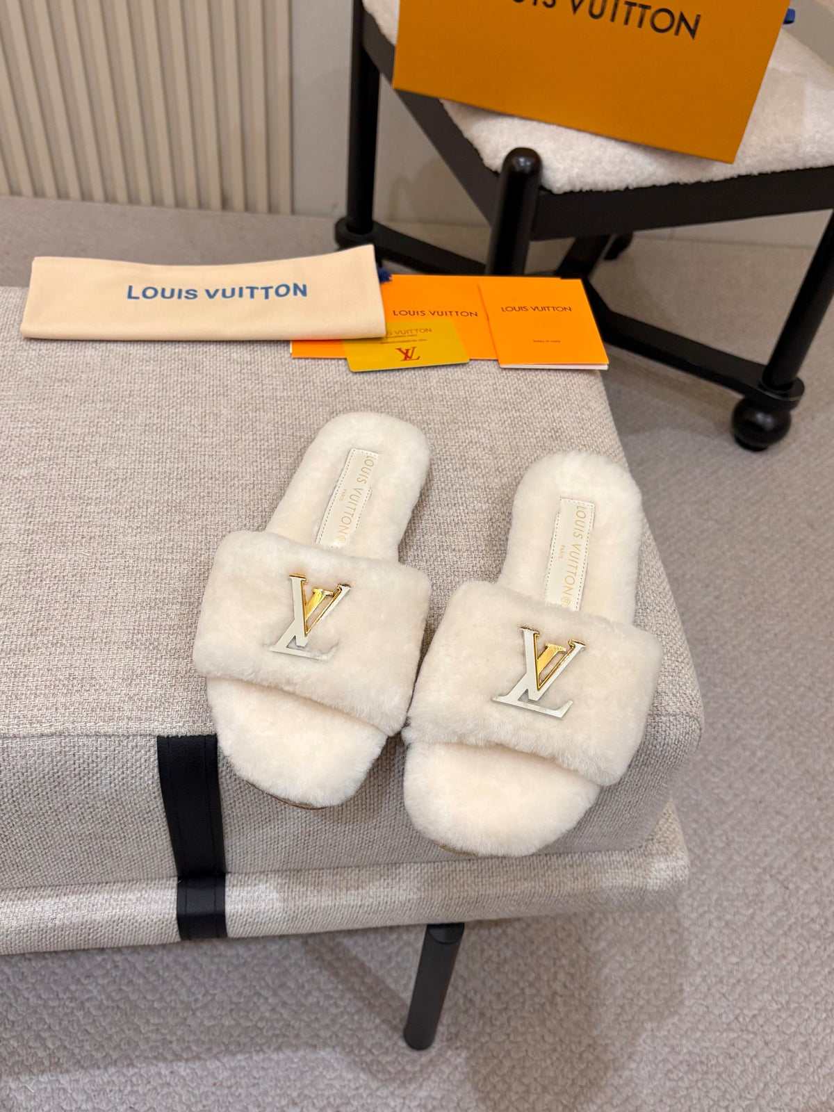 p325 LV Wool Women's Furry Slippers