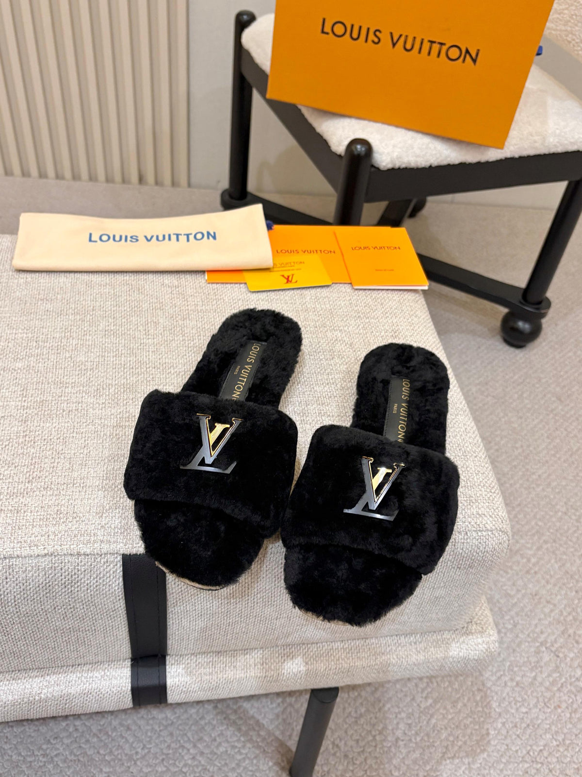 p325 LV Wool Women's Furry Slippers