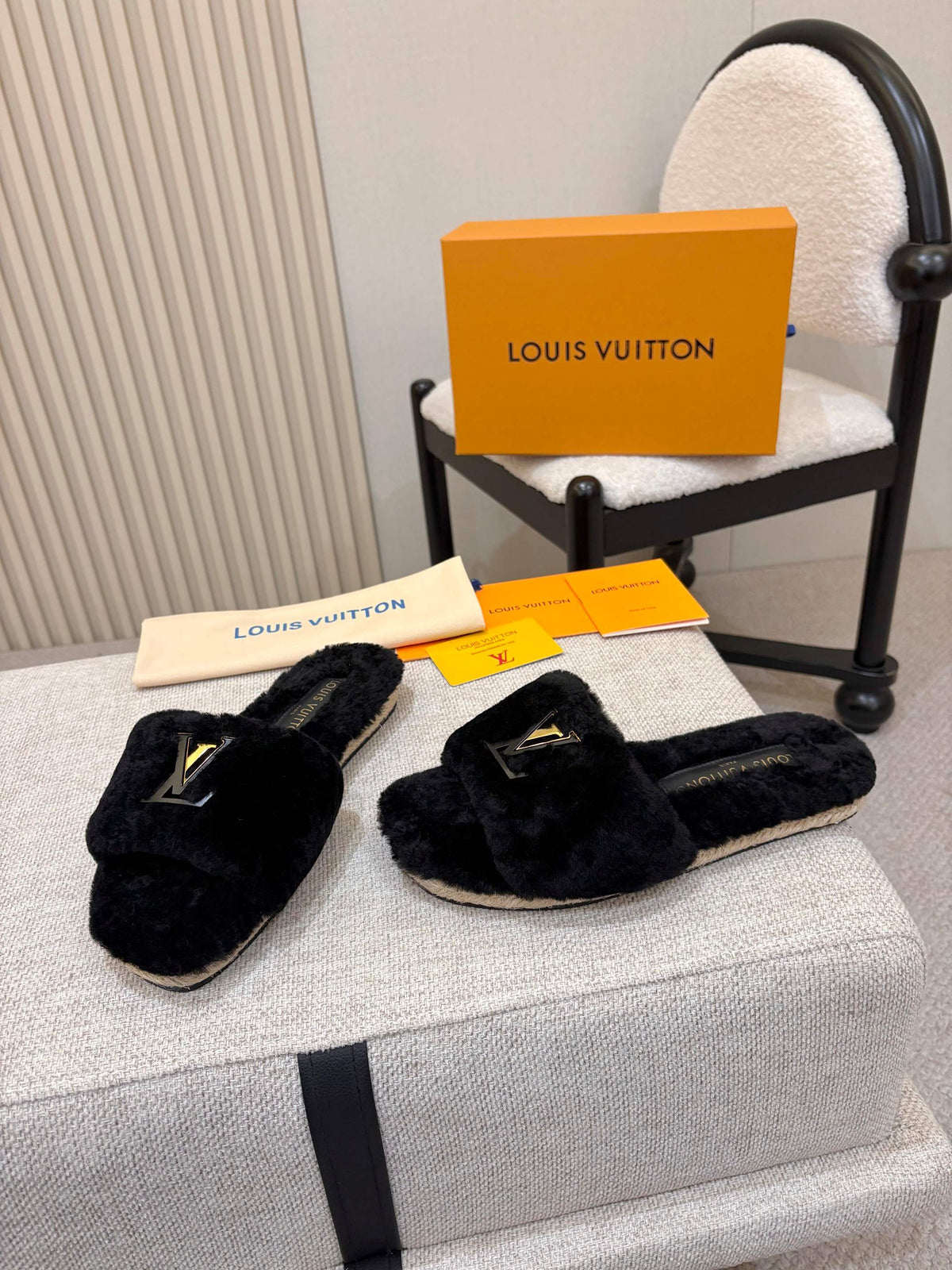 p325 LV Wool Women's Furry Slippers