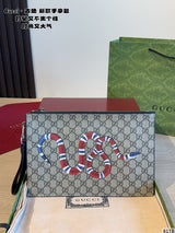 Gucci carrying a tiger head bag