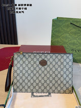 Gucci carrying a tiger head bag