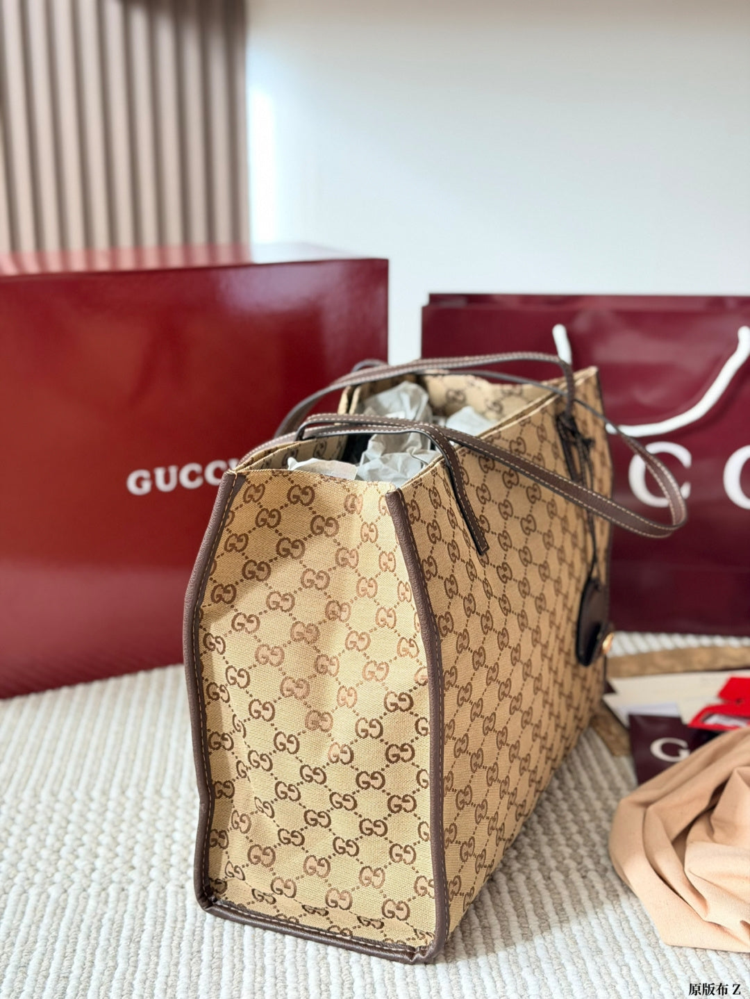 This new Gucci monogram tote bag is totally my style!