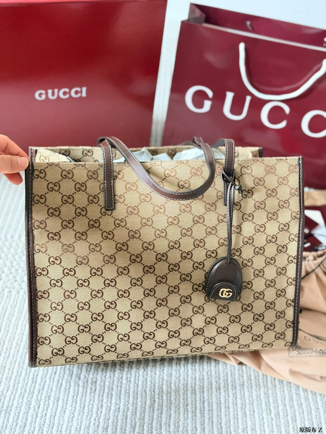 This new Gucci monogram tote bag is totally my style!