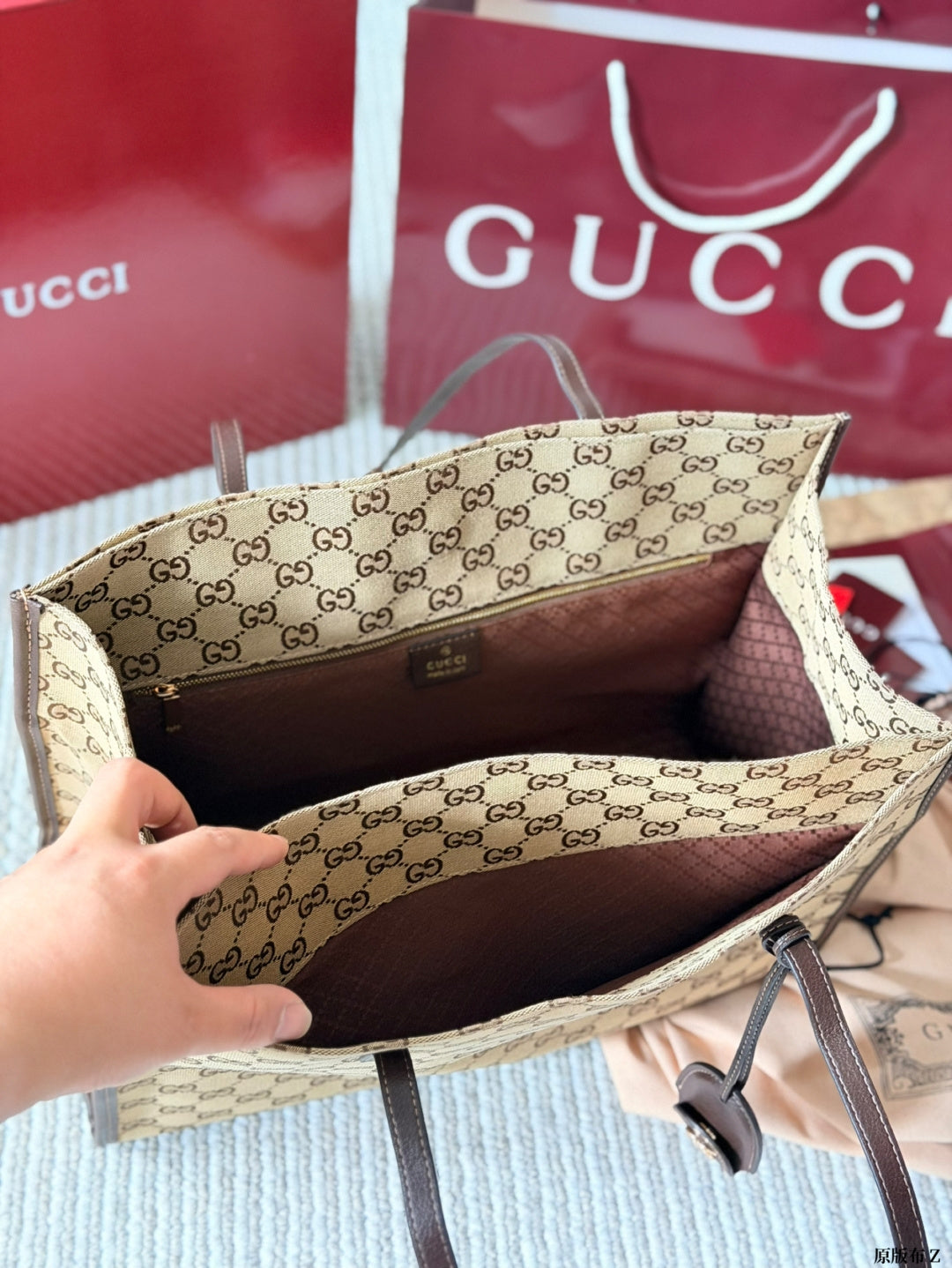 This new Gucci monogram tote bag is totally my style!