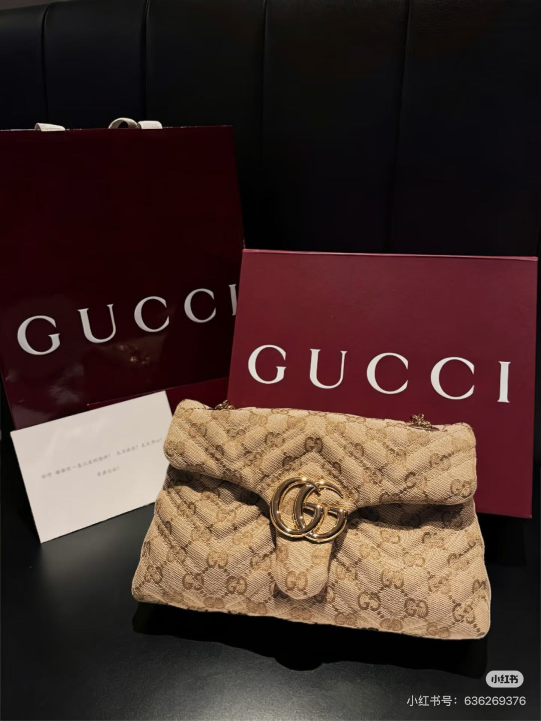 Quick! I'm locking in these two Gucci canvas beauties! Monogram quilting + double G gold buckle, retro yet sophisticated. The tote style is perfect for commuting, while the chain style is effortlessly chic for going out. Beige canvas is perfect for spring and summer! It's both soft and durable. Classics never go out of style, you can't go wrong buying them!
