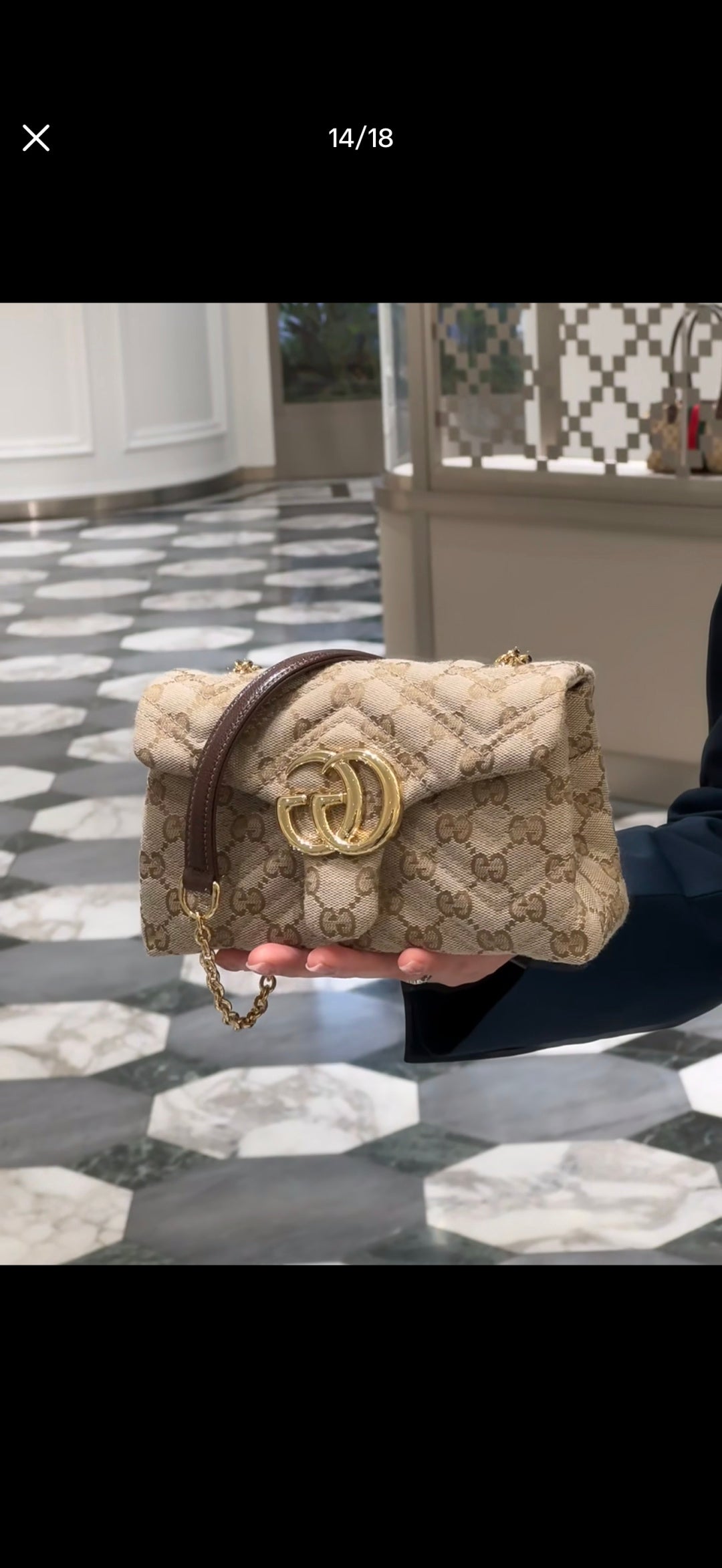 Quick! I'm locking in these two Gucci canvas beauties! Monogram quilting + double G gold buckle, retro yet sophisticated. The tote style is perfect for commuting, while the chain style is effortlessly chic for going out. Beige canvas is perfect for spring and summer! It's both soft and durable. Classics never go out of style, you can't go wrong buying them!