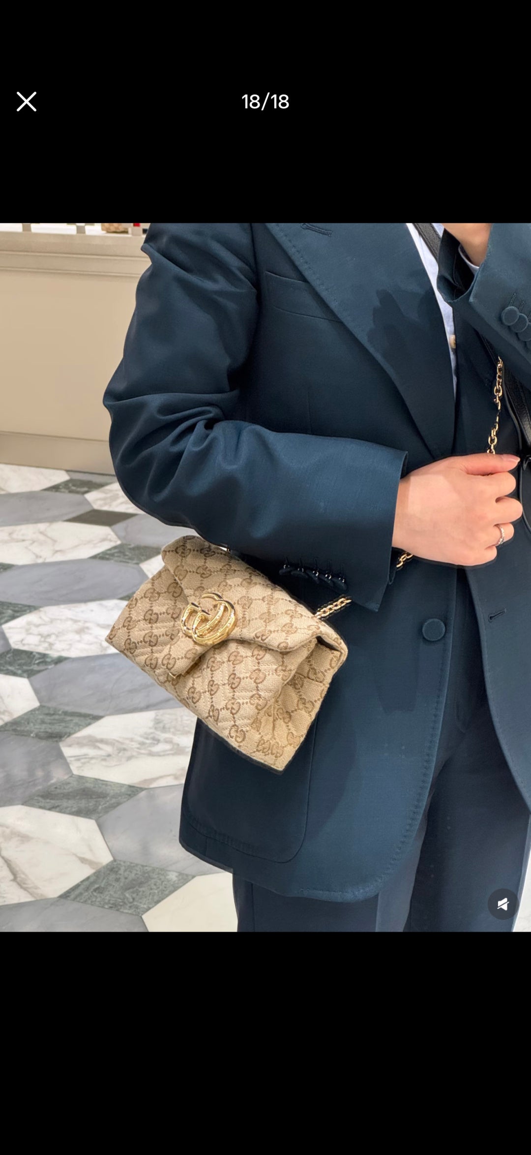 Quick! I'm locking in these two Gucci canvas beauties! Monogram quilting + double G gold buckle, retro yet sophisticated. The tote style is perfect for commuting, while the chain style is effortlessly chic for going out. Beige canvas is perfect for spring and summer! It's both soft and durable. Classics never go out of style, you can't go wrong buying them!