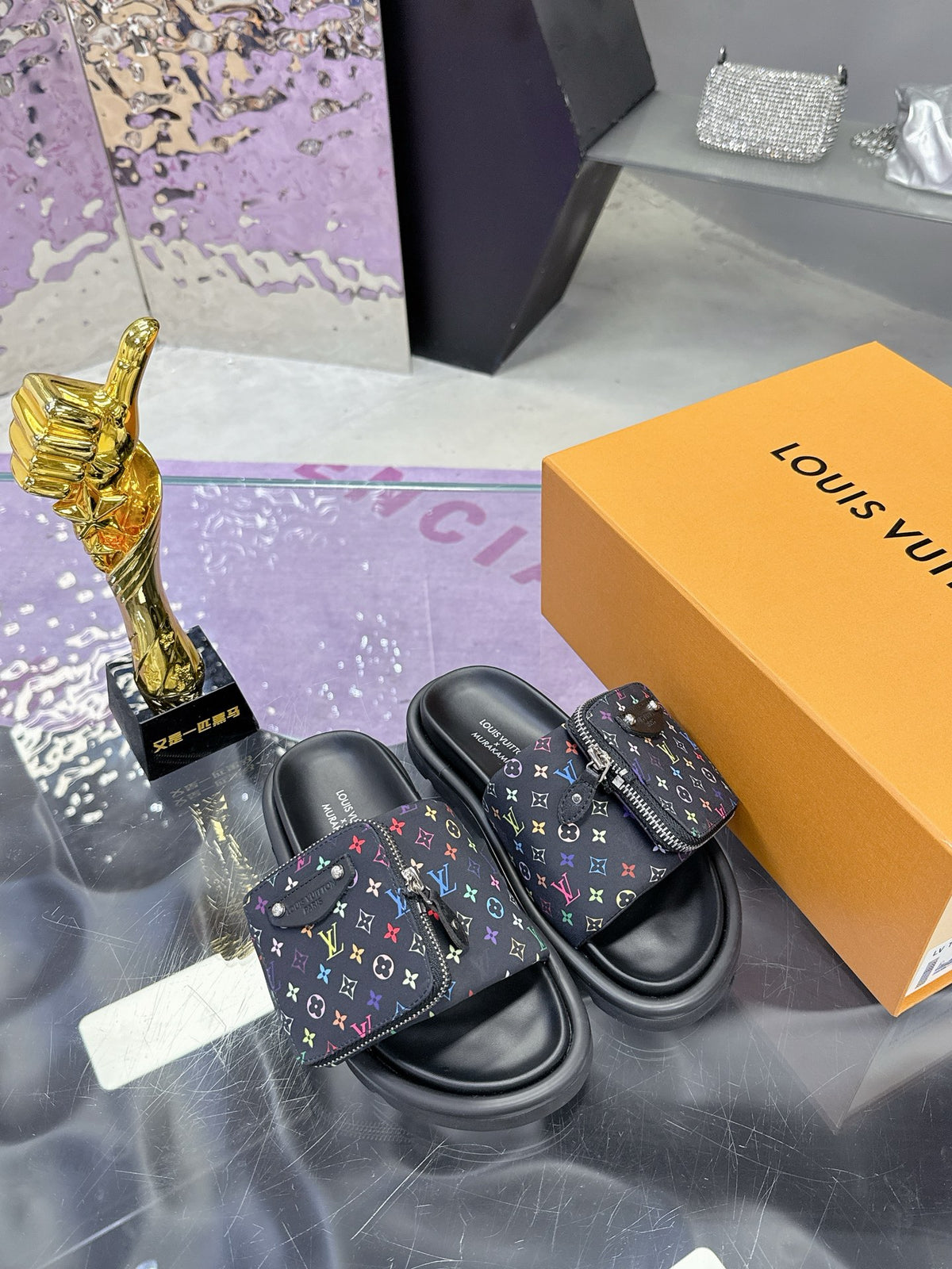 Takashi Murakami x LV collaboration series, latest denim slippers for couples
