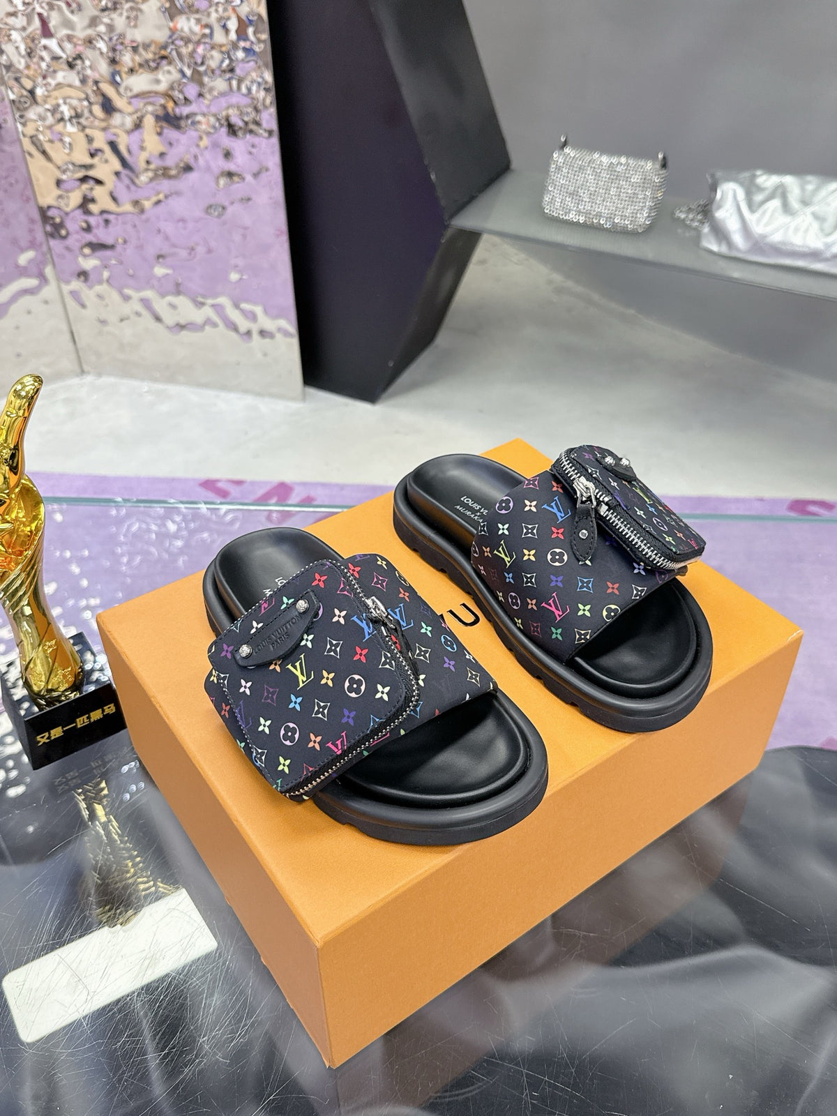 Takashi Murakami x LV collaboration series, latest denim slippers for couples