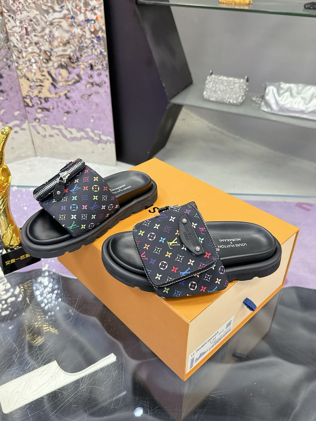 Takashi Murakami x LV collaboration series, latest denim slippers for couples