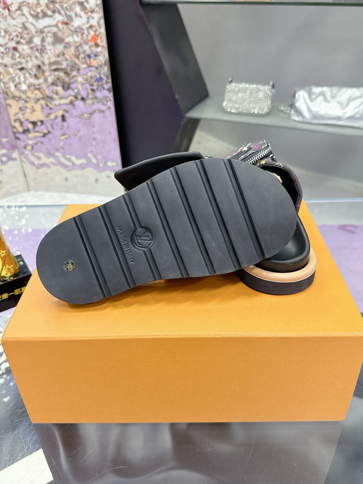 Takashi Murakami's LV series couple's sandals