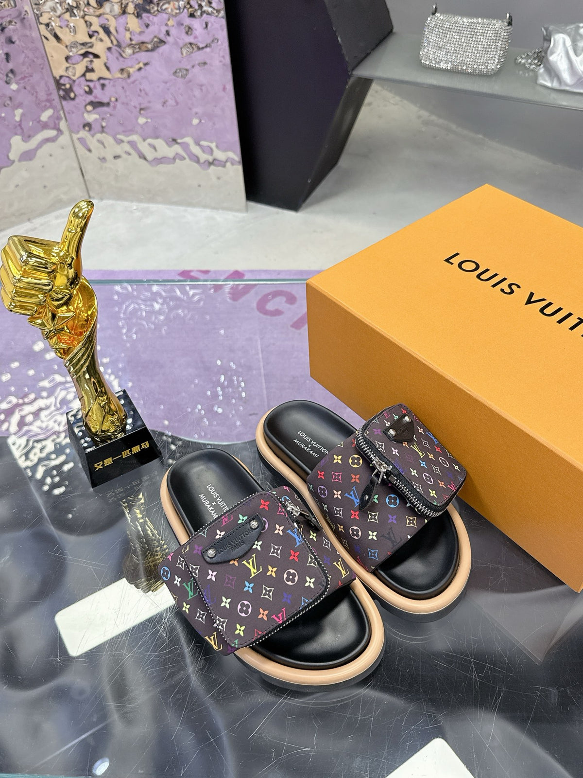 Takashi Murakami's LV series couple's sandals
