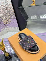 Takashi Murakami's LV series couple's sandals