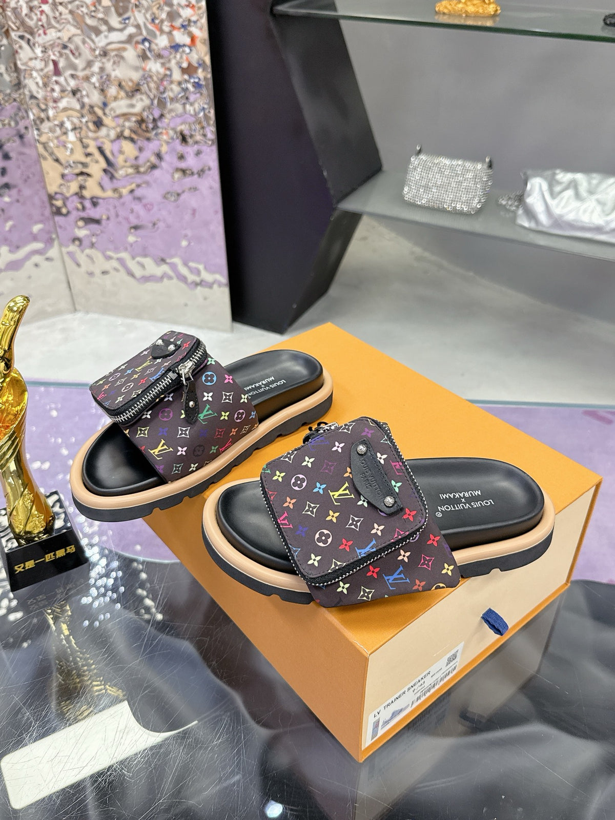 Takashi Murakami's LV series couple's sandals