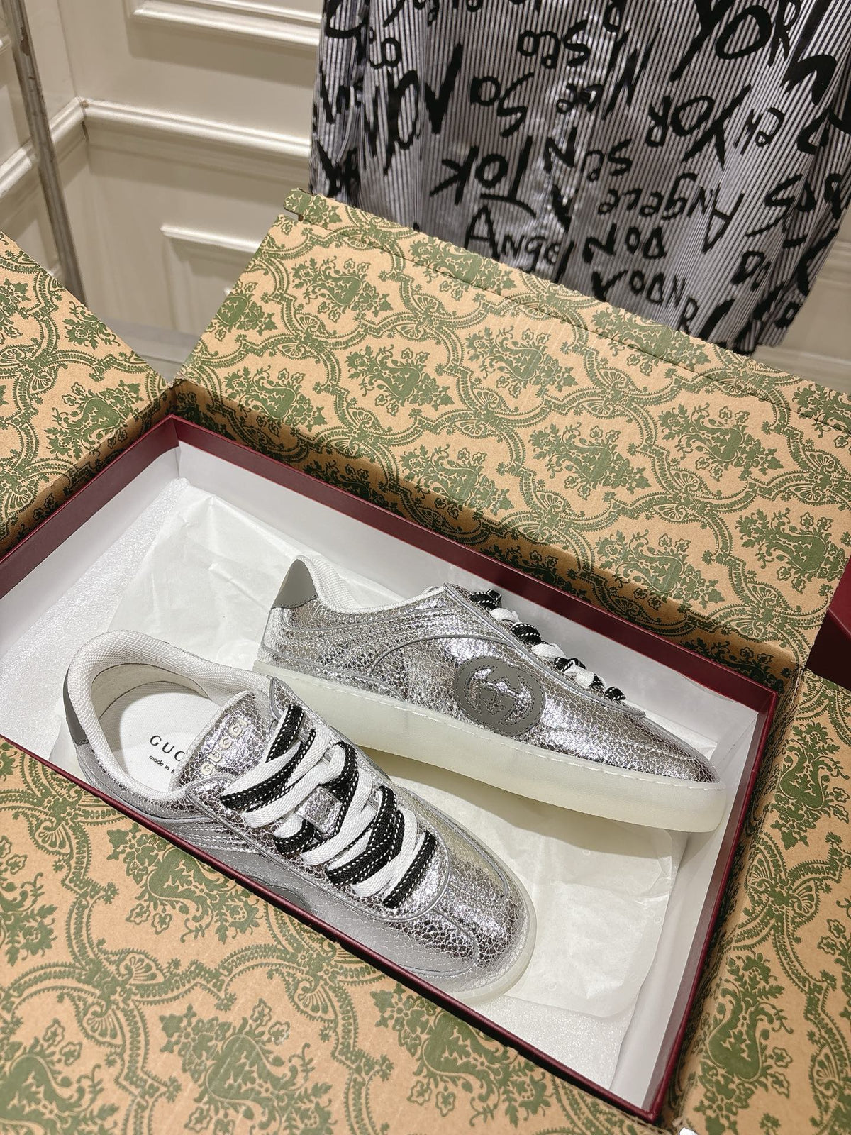 New women's style now available! Gucci 2025 Fall/Winter sneakers