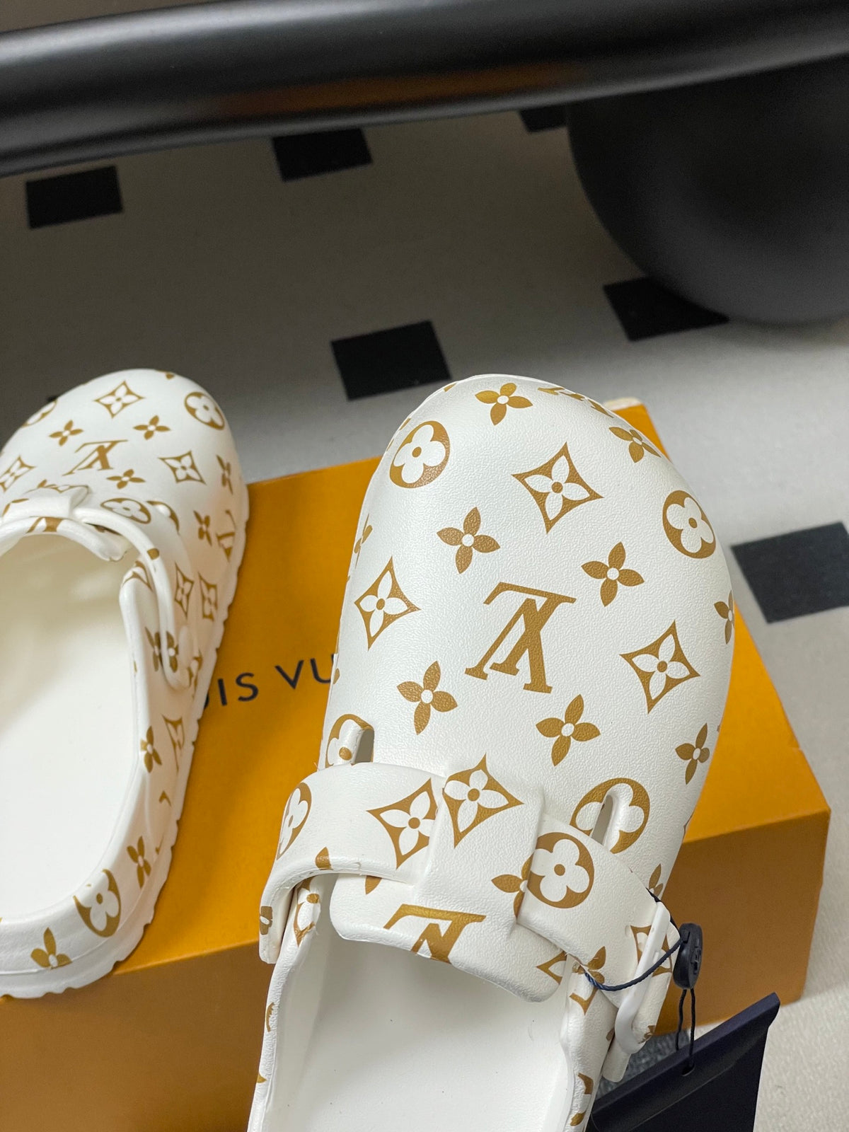 Latest Hot Selling Louis Vuitton Birkenstock Mules, Jelly-like Half-Slippers, Couple Style, Casual Beach Shoes