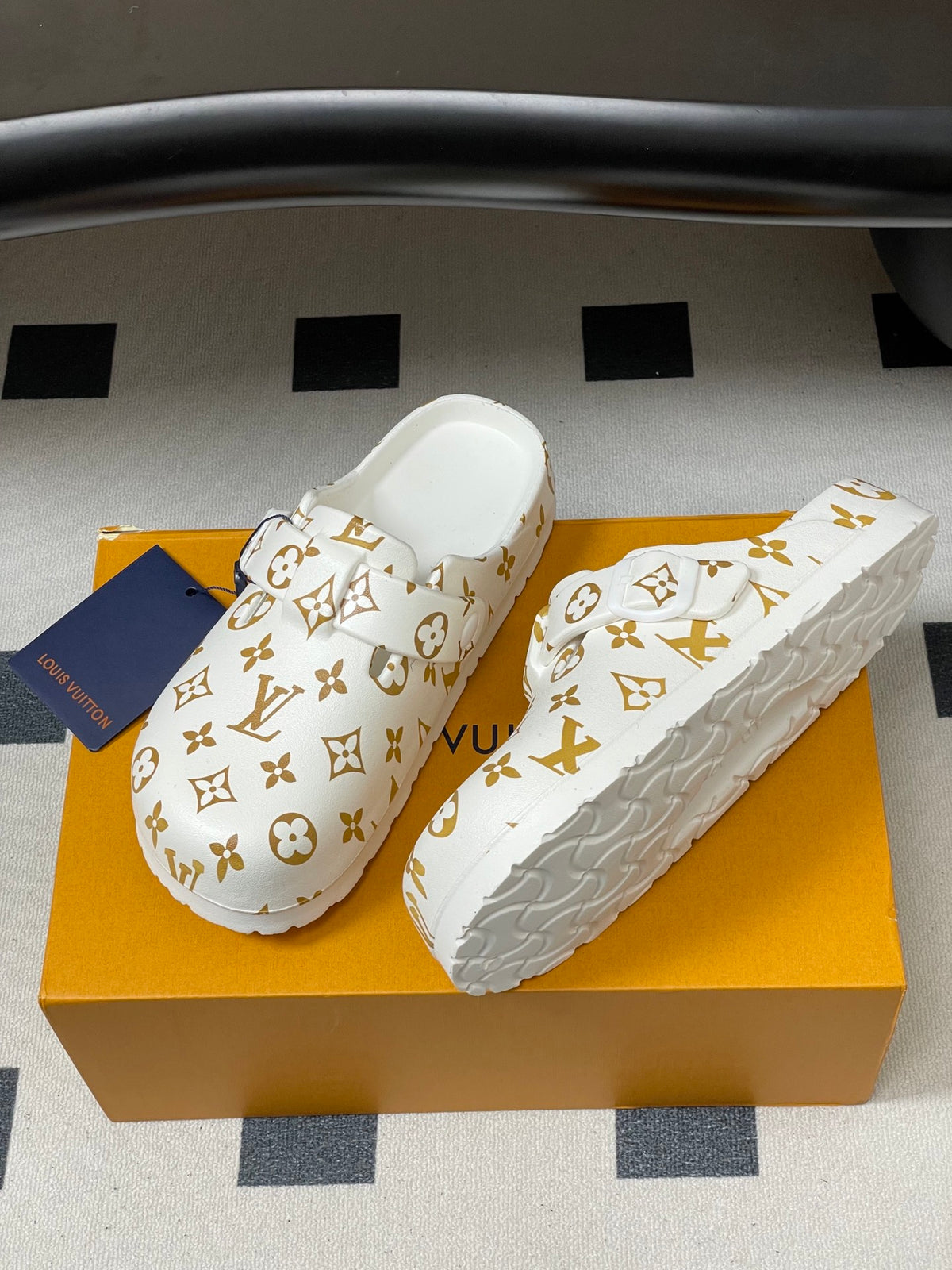 Latest Hot Selling Louis Vuitton Birkenstock Mules, Jelly-like Half-Slippers, Couple Style, Casual Beach Shoes