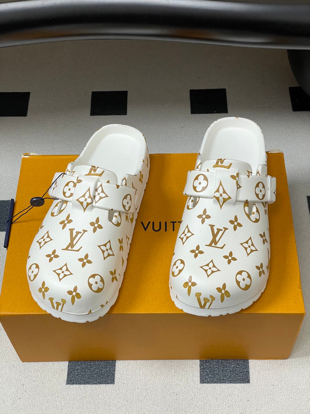 Latest Hot Selling Louis Vuitton Birkenstock Mules, Jelly-like Half-Slippers, Couple Style, Casual Beach Shoes