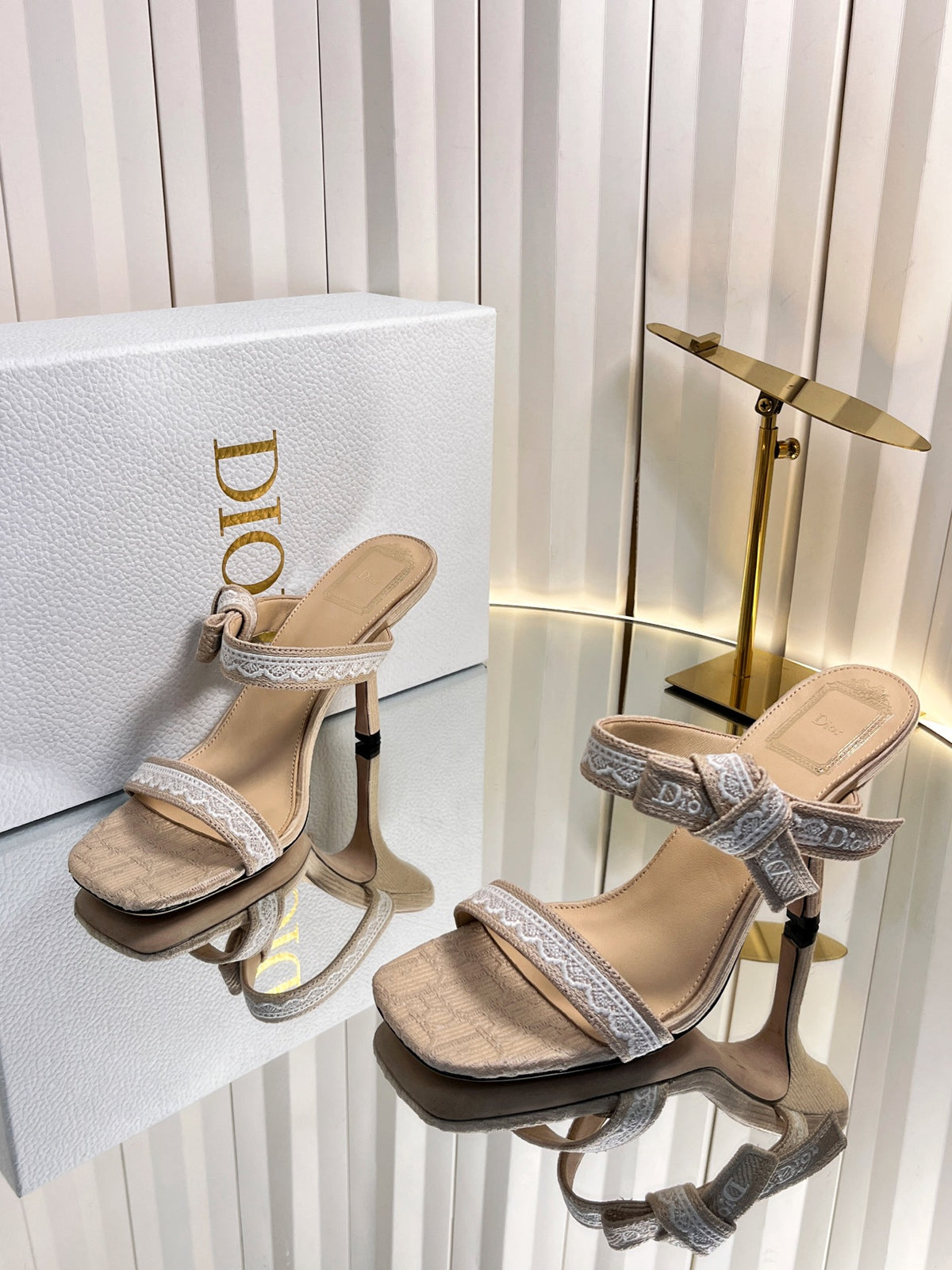 High-quality J'ADIOR strappy sandals, Dior 2026 Spring/Summer latest color Macrame, jacquard embroidered logo high-heeled color-blocked women's shoes