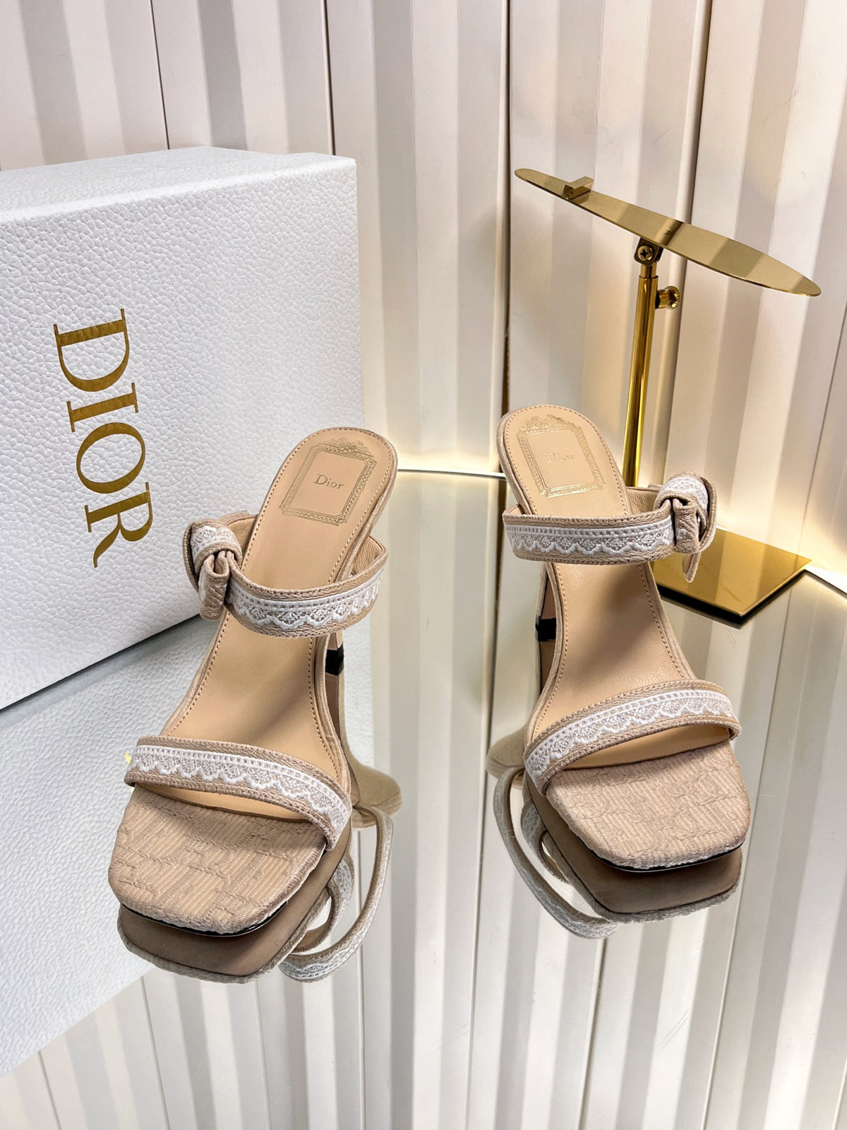High-quality J'ADIOR strappy sandals, Dior 2026 Spring/Summer latest color Macrame, jacquard embroidered logo high-heeled color-blocked women's shoes