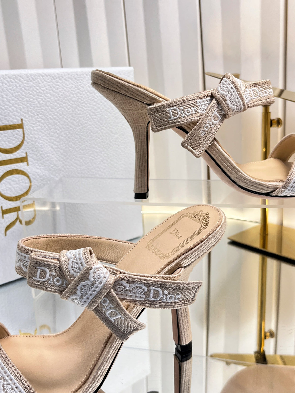 High-quality J'ADIOR strappy sandals, Dior 2026 Spring/Summer latest color Macrame, jacquard embroidered logo high-heeled color-blocked women's shoes