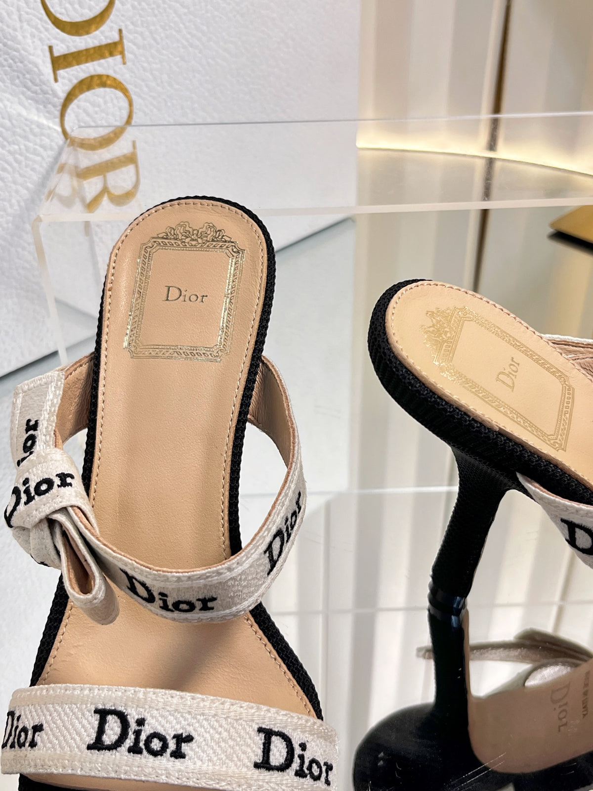 High-quality J'ADIOR strappy sandals, Dior 2026 Spring/Summer latest color Macrame