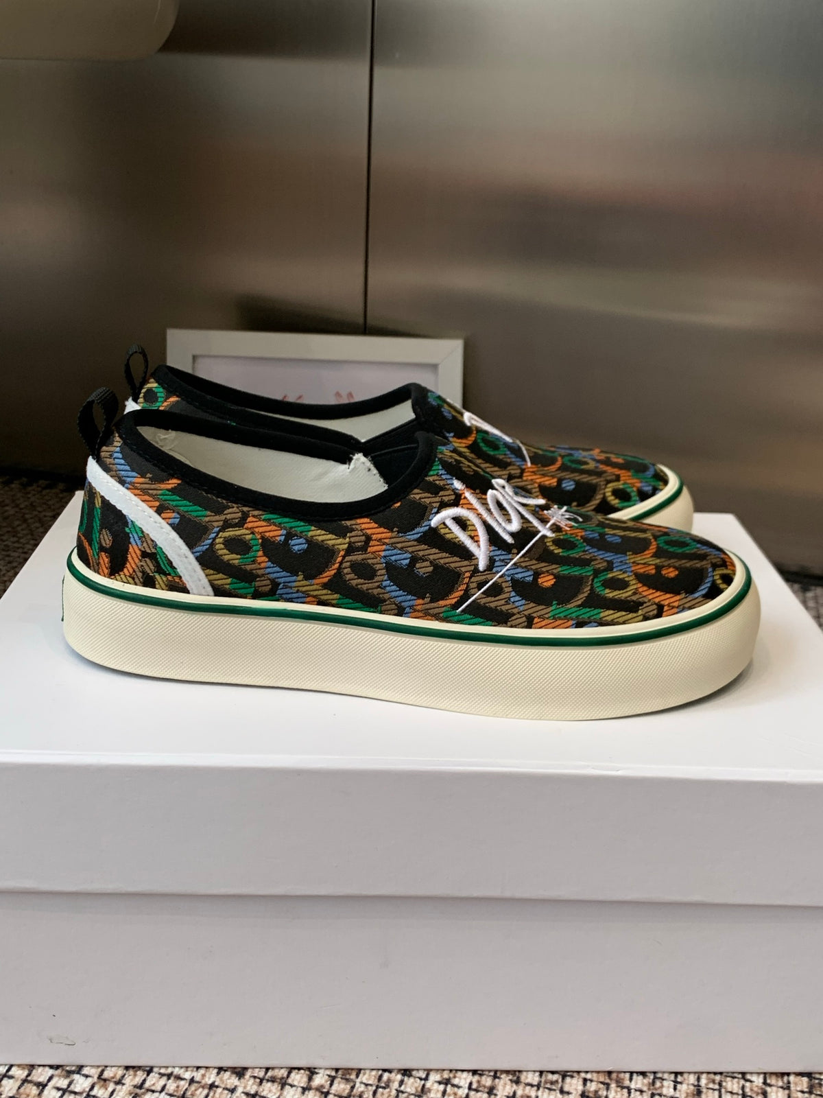 Dior's new 2026 Spring/Summer runway collection embroidered casual loafers