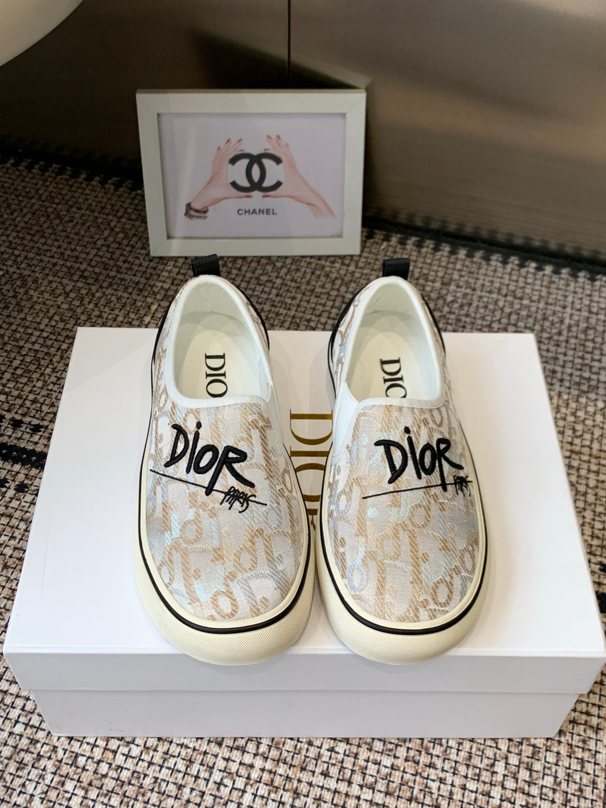 Dior's new 2026 Spring/Summer runway collection embroidered casual loafers