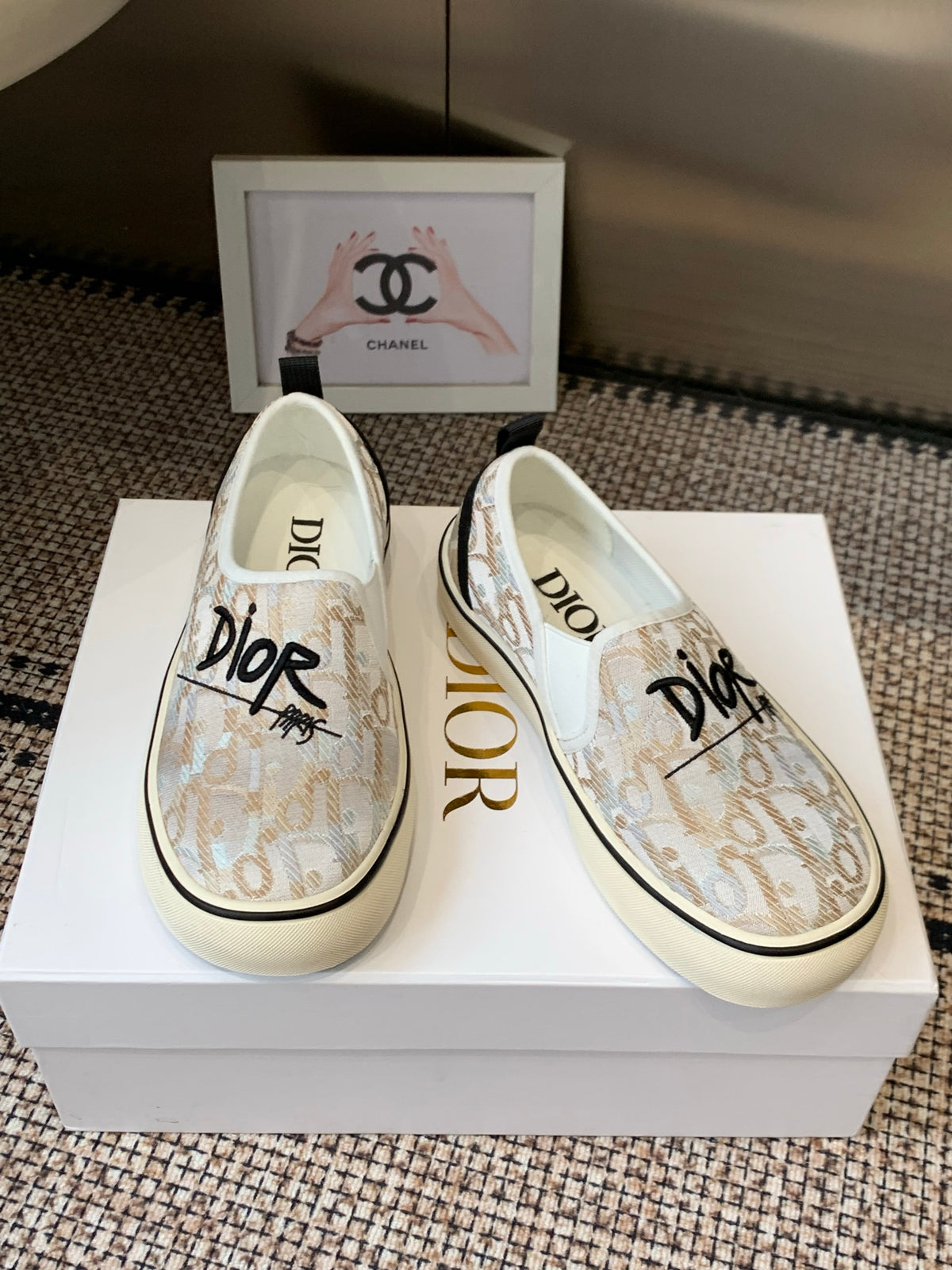 Dior's new 2026 Spring/Summer runway collection embroidered casual loafers