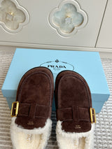 p315 Prada秋冬羊羔毛穆勒拖