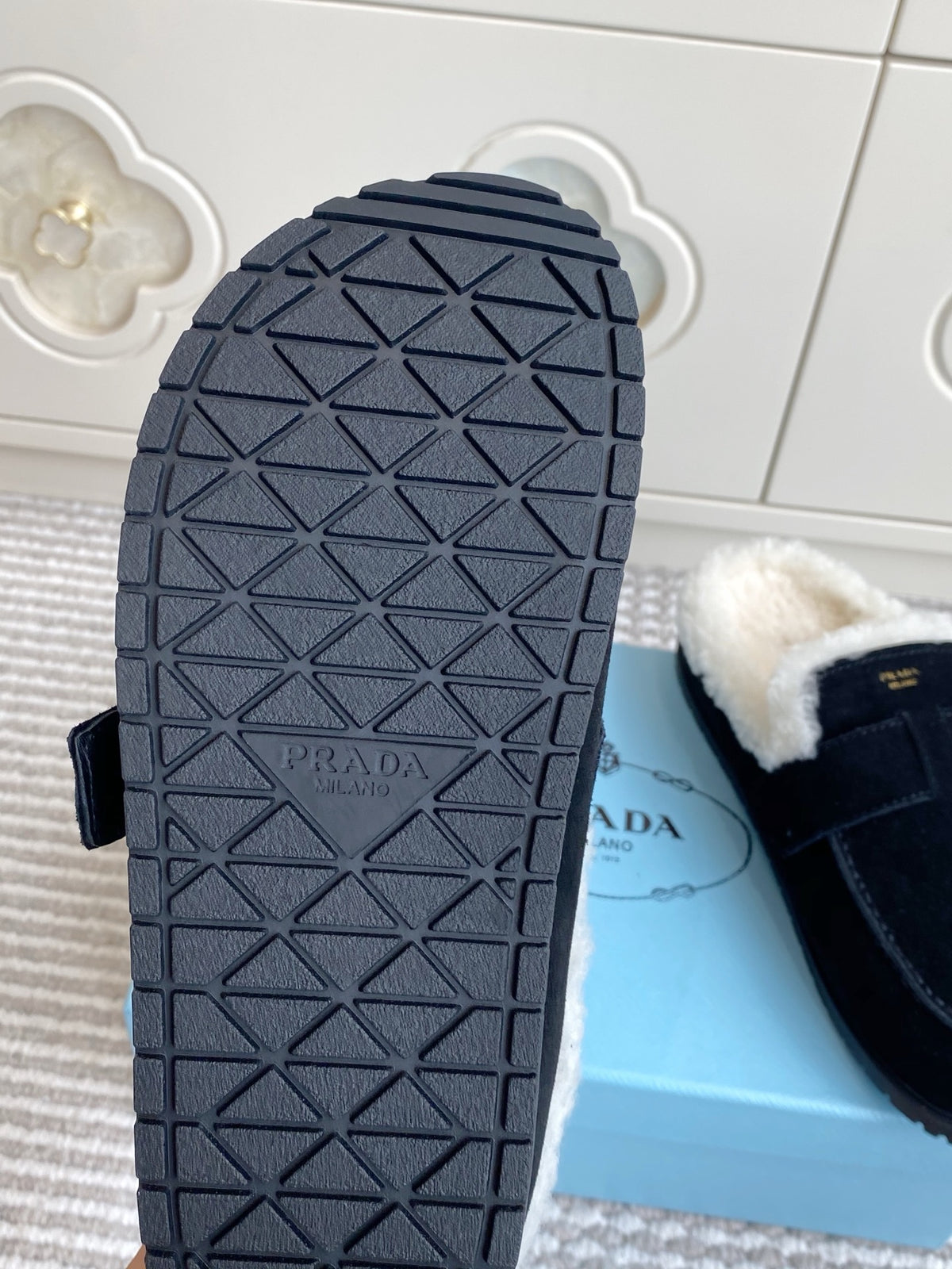 p315 Prada Fall/Winter Lambswool Mule Slippers | New Women's Boken Style