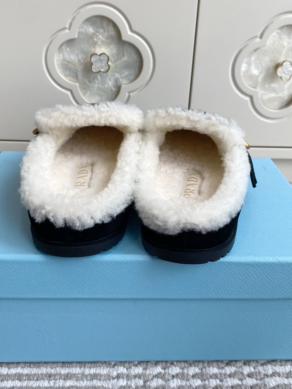 p315 Prada Fall/Winter Lambswool Mule Slippers | New Women's Boken Style