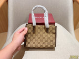 Gucci's new mini tote bag! Comes with a long shoulder strap for crossbody wear! Dimensions: 20x14x8 cm. Gift box packaging 2002