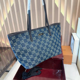 Comes with a box measuring 25*20 cm. This Gucci denim tote bag features GG Supreme monogram canvas with leather trim and handles, and a gold-tone metal logo plate. The bag has Gucci's classic structured tote silhouette, understated yet stylish, suitable for everyday wear without being too formal. (Ej)