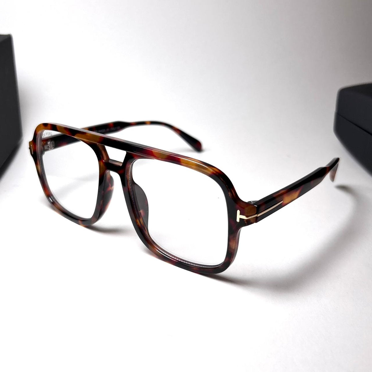 Tom Ford Falconer – Tigerl Nude