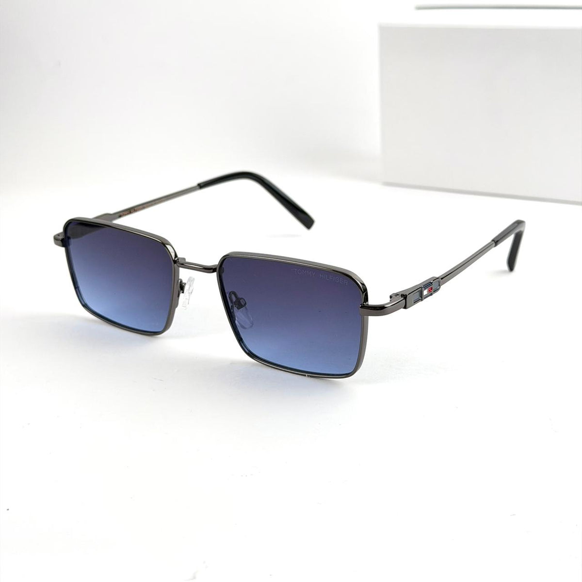 Tommy Hilfiger Rectangular – Blue Gradient