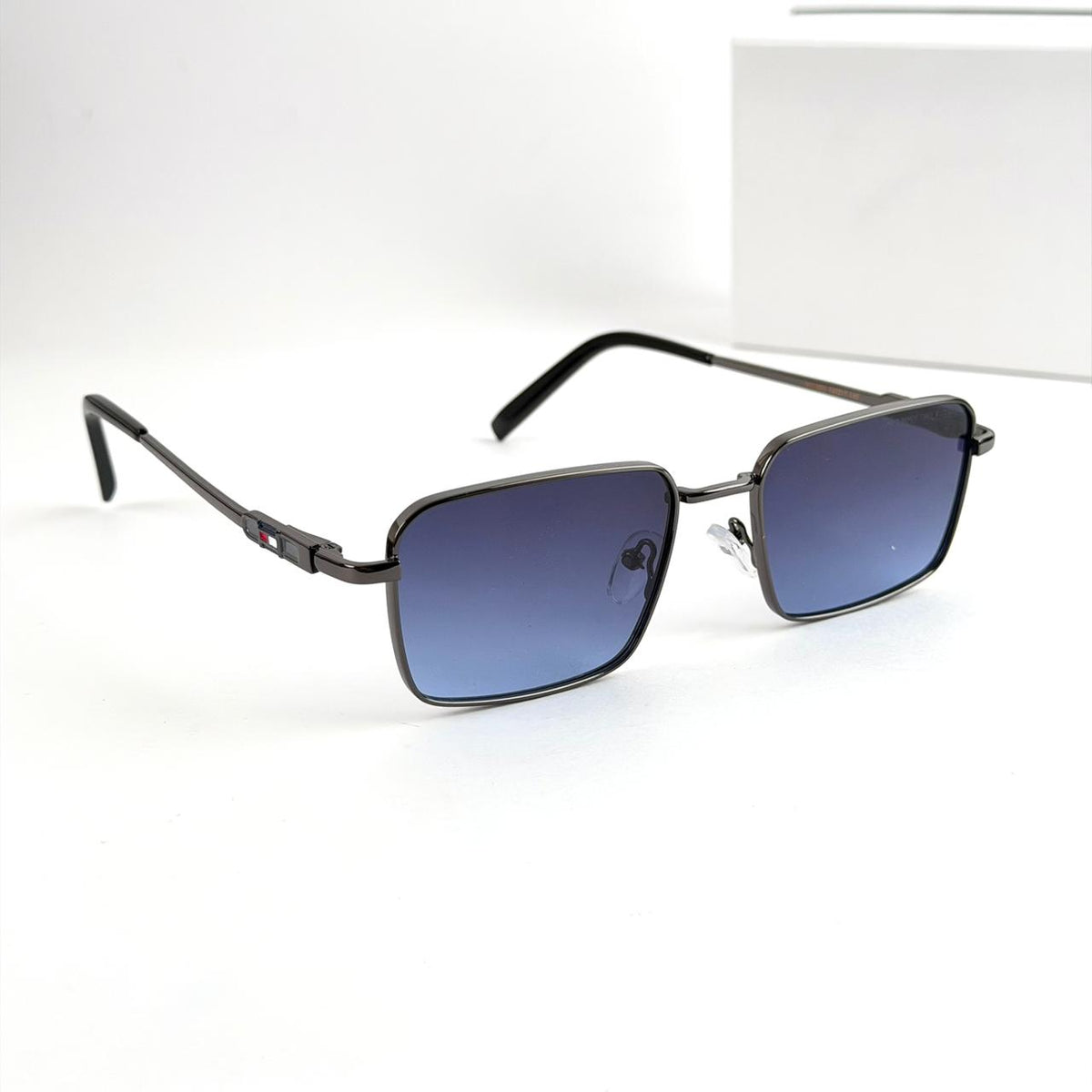 Tommy Hilfiger Rectangular – Blue Gradient