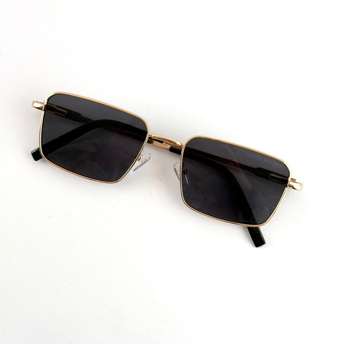 Tommy Hilfiger Rectangular – Golden Black