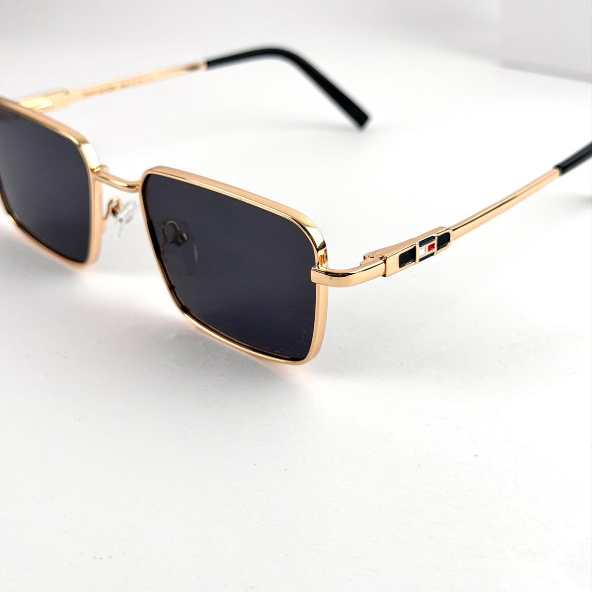 Tommy Hilfiger Rectangular – Golden Black